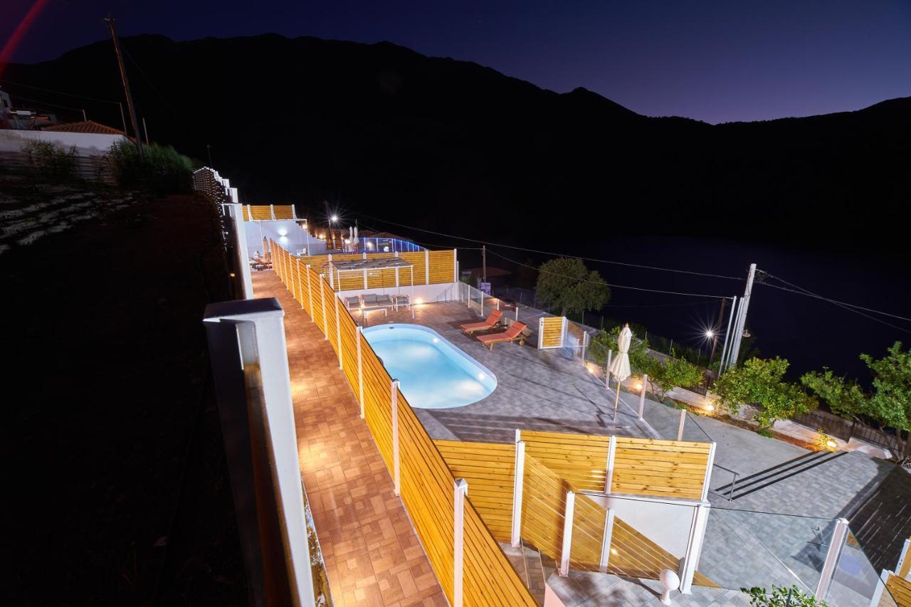 Lake View Suites Kávallos 외부 사진
