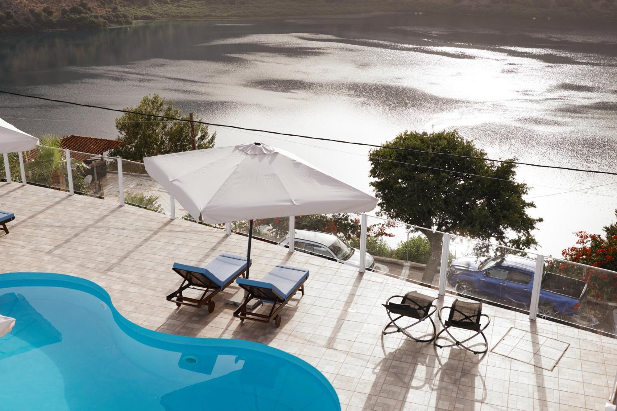 Lake View Suites Kávallos 외부 사진